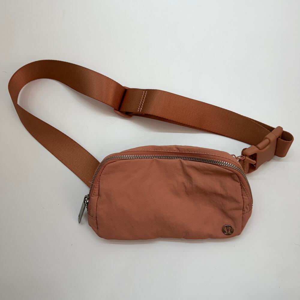Lululemon Everywhere Belt Bag in Pink Savannah